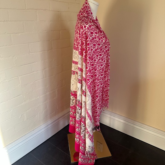 Pink and White Patterned Shawl - Picture 2 of 7